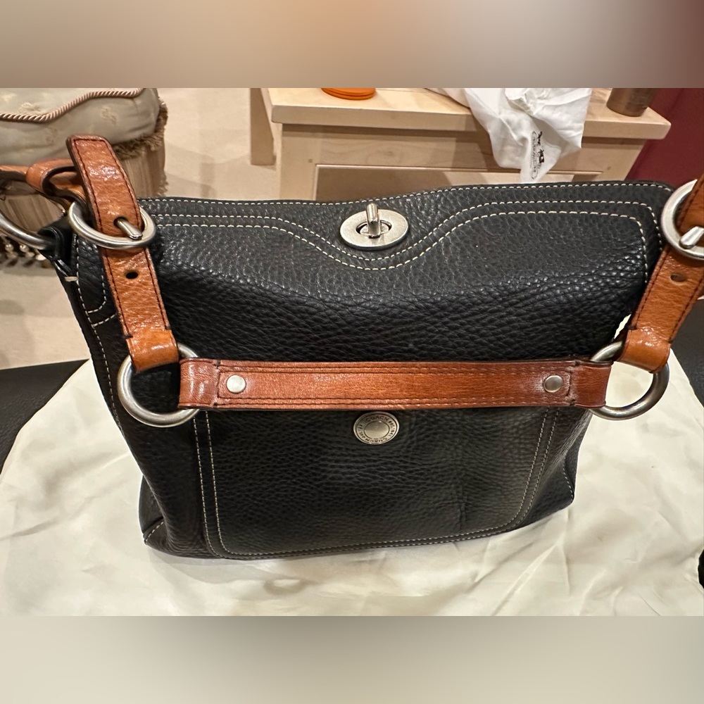 Authentic Coach Chelsea Pebble Leather Turn Lock Closure